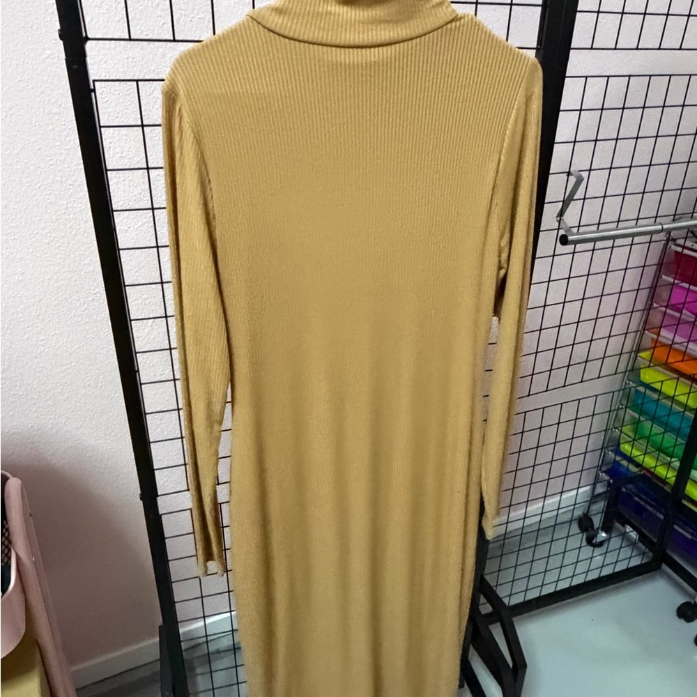Elegant Gold Long Sleeve Dress - Picture 3 of 3